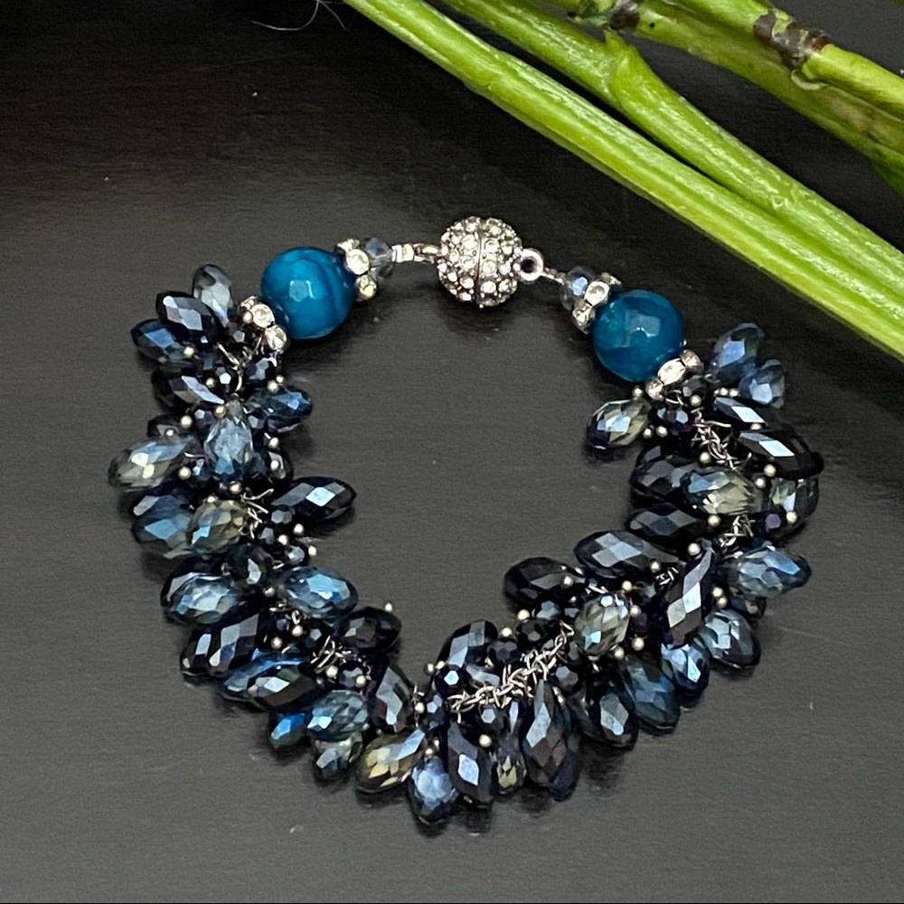 Sparkling Blue/Gray Teardrop AB Crystal Glass Beads Magnetic Clasp Bracelet